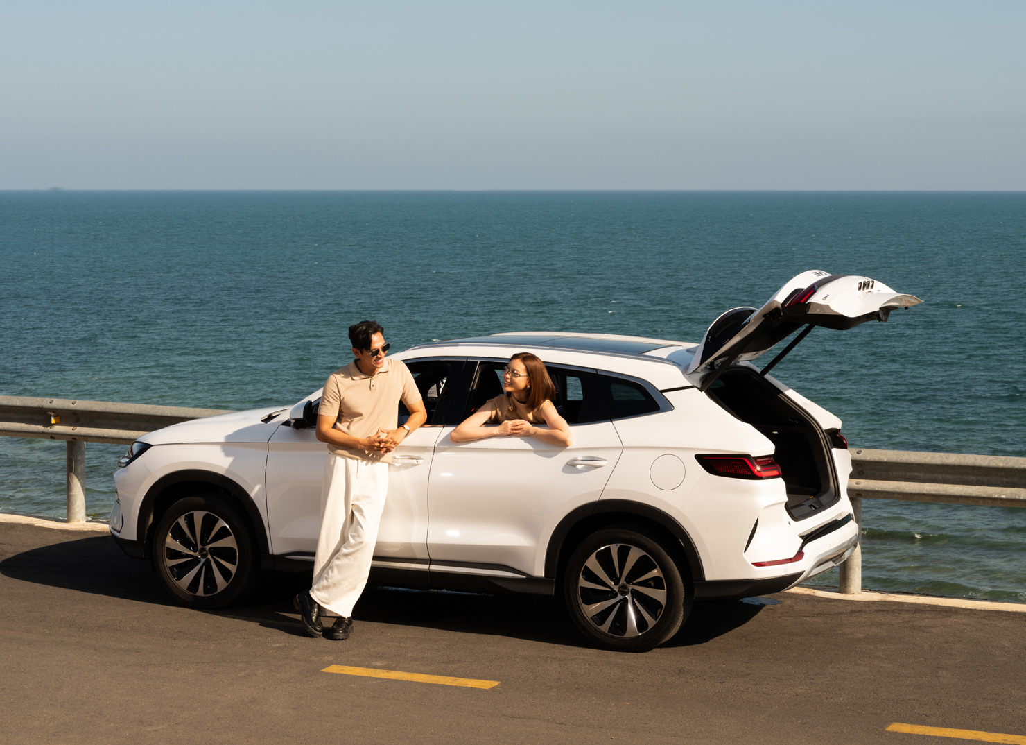 Ngay sau khi mở bán, mẫu xe SUV hạng C của gia đình BYD đã nhanh chóng nhận được sự quan tâm và hưởng ứng mạnh mẽ từ khách hàng Việt. Chỉ sau 3 tháng mở bán, 1.000 mẫu xe SUV hạng C của gia đình BYD đã được khách hàng lựa chọn.