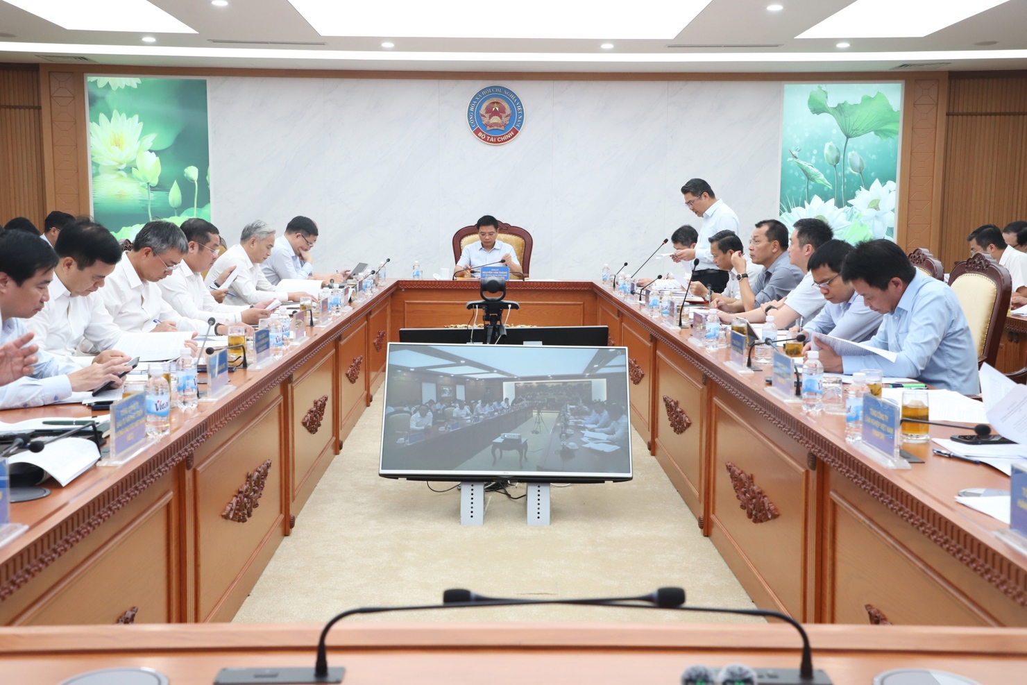 Toàn cảnh Hội nghị Đánh giá công tác 6 tháng đầu năm 2025 và phương hướng, nhiệm vụ 6 tháng cuối năm 2025 của các doanh nghiệp do Bộ Tài chính làm cơ quan đại diện chủ sở hữu.