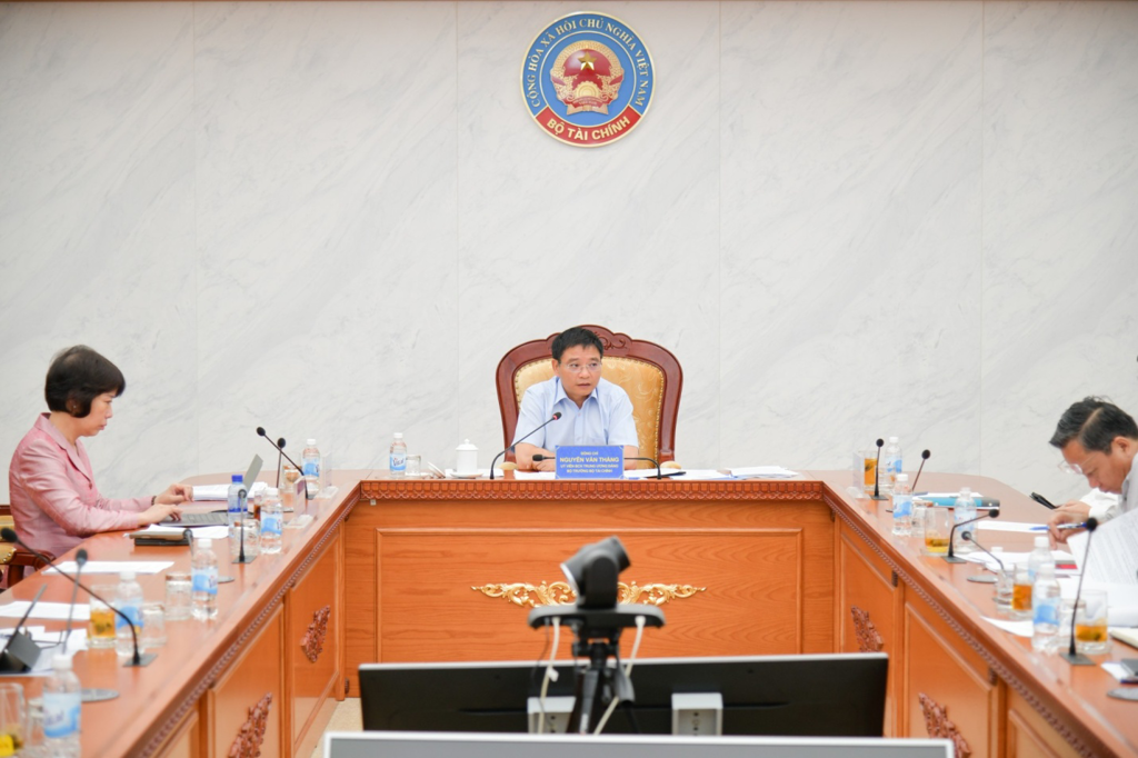 Bộ trưởng Nguyễn Văn Thắng phát biểu chỉ đạo tại cuộc họp.