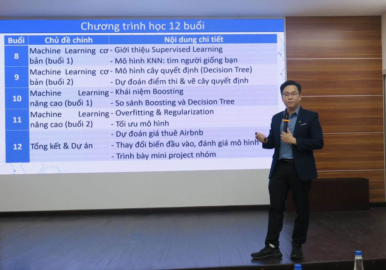 Nội dung chương tr&igrave;nh được thiết kế ri&ecirc;ng biệt cho nh&oacute;m học sinh n&agrave;y, với t&iacute;nh chất chuy&ecirc;n s&acirc;u v&agrave; n&acirc;ng cao. Ảnh: Đức Mỹ