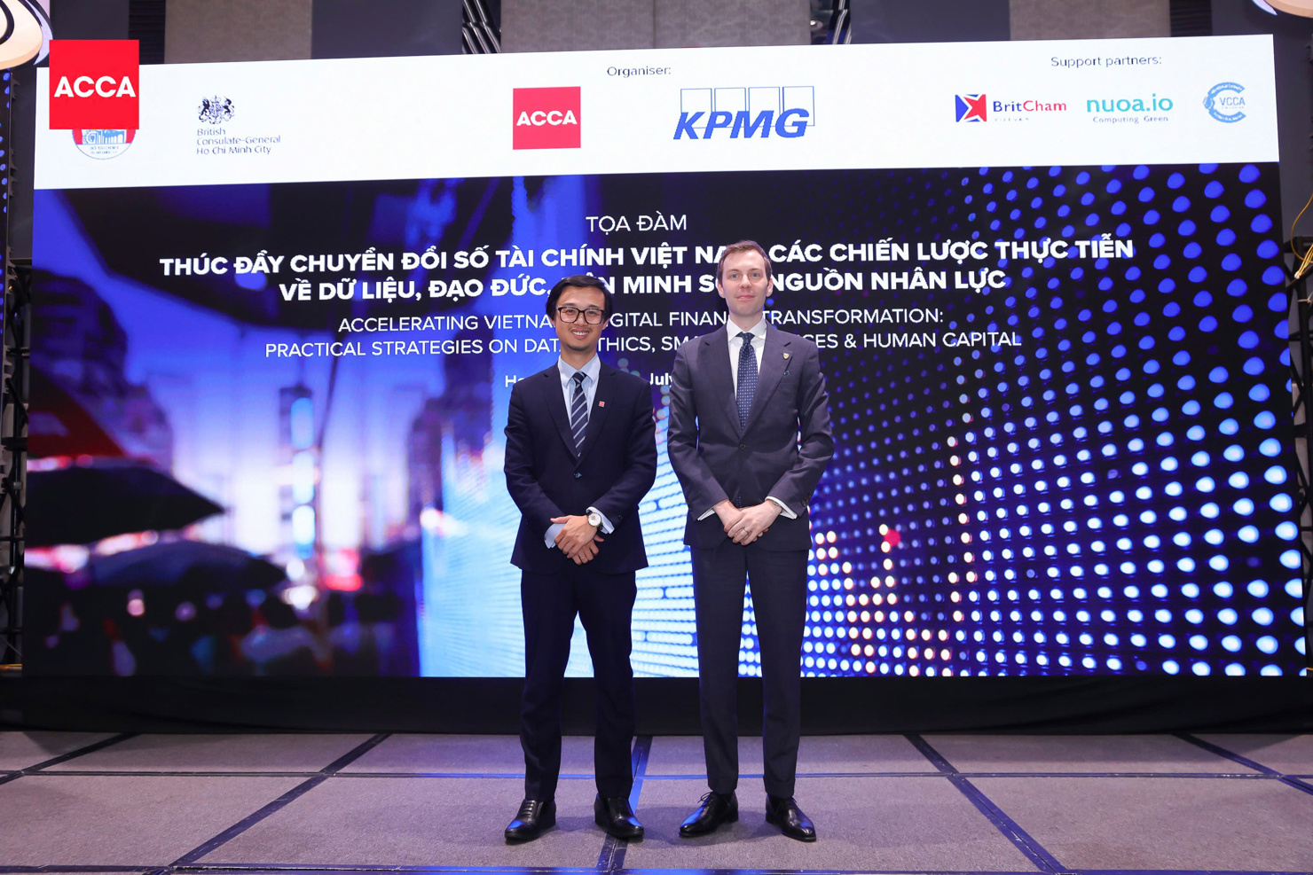 &ocirc;ng&nbsp;T&ocirc; Quốc Hưng &ndash; Gi&aacute;m đốc ACCA Việt &nbsp;Nam v&agrave; Tiến sĩ David Salt. Ảnh: BTC
