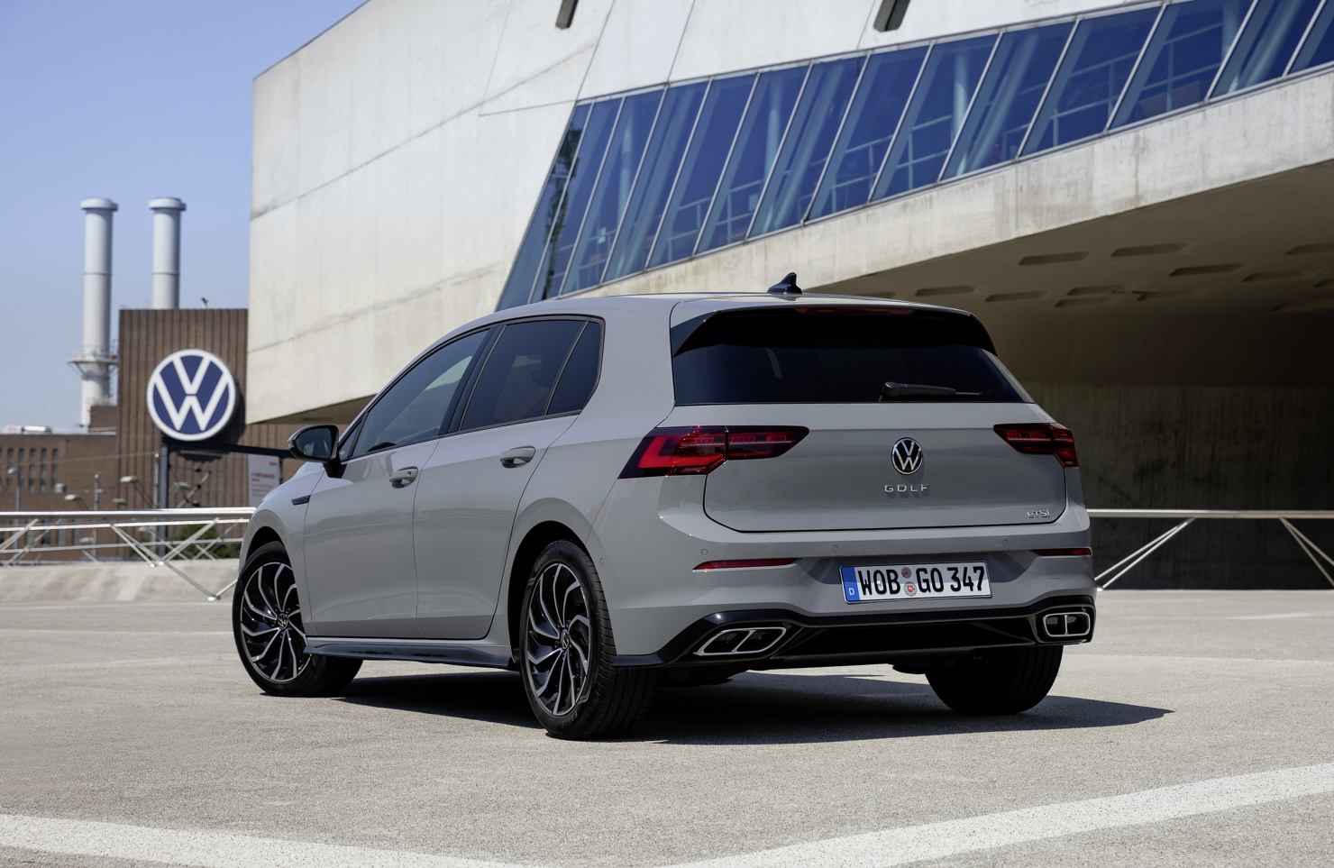 Volkswagen Việt Nam chính thức mở đặt cọc cho dòng xe Volkswagen VW Golf hiện diện tại thị trường Việt Nam với đầy đủ phiên bản từ Golf 1.5 eTSI Mild Hybrid, Golf GTI đến Golf R Performance 4Motion.