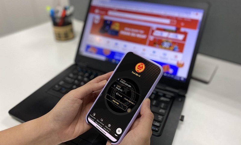 T&iacute;nh đến ng&agrave;y 2/7, TP. Hồ Ch&iacute; Minh c&oacute; 137.273/244.461 hộ kinh doanh đ&atilde; sử dụng ứng dụng Etax Mobile. Ảnh: TL