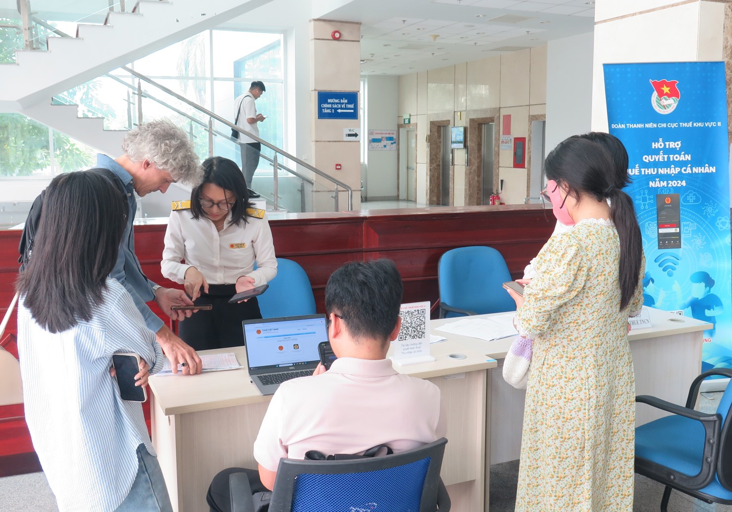 Thuế TP. Hồ Ch&iacute; Minh đ&atilde; xử l&yacute; 17.021 HKD với tổng số thuế truy thu, xử phạt l&agrave; 199 tỷ đồng. Ảnh: Đức Mỹ