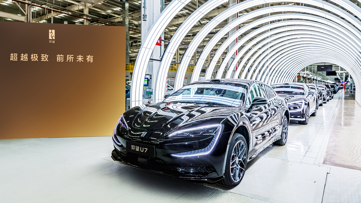 BYD trở thành nhà sản xuất ô tô đầu tiên trên thế giới đạt sản lượng 13 triệu xe năng lượng mới.