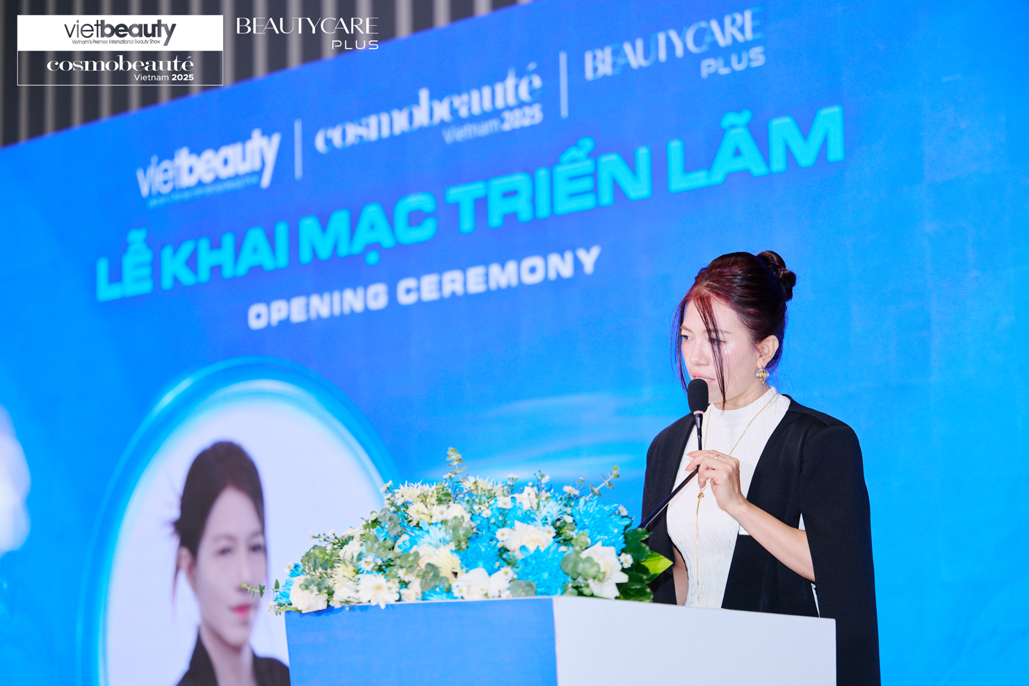 Bà Phượng Phạm, Quản lý dự án, Informa Markets Việt Nam phát biểu khai mạc triển lãm Vietbeauty & Cosmobeauté Vietnam 2025.