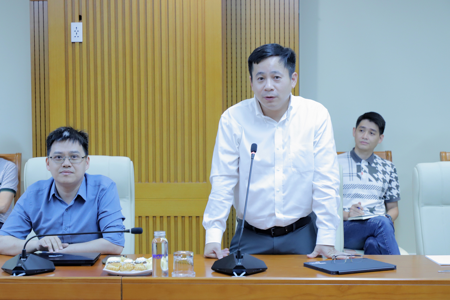 &Ocirc;ng L&ecirc; Hồng Việt - Tổng Gi&aacute;m đốc FPT Smart Cloud ph&aacute;t biểu tại Hội thảo.