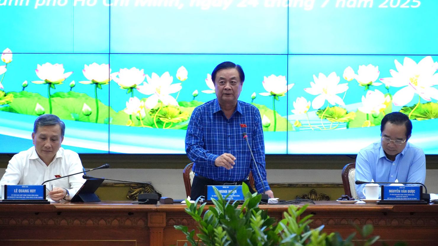 Phó Chủ tịch Quốc hội Lê Minh Hoan đánh giá cao kết quả TP. Hồ Chí Minh đạt được trong công tác xử lý và bảo vệ môi trường. Ảnh: TL