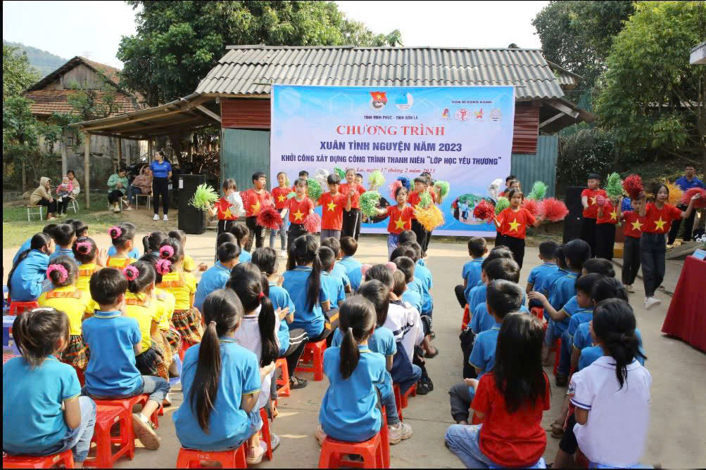 Khởi công xây dựng công trình thanh niên "Lớp học yêu thương" tại xã Mường Chùm, huyện Mường La, tỉnh Sơn La vào năm 2023.