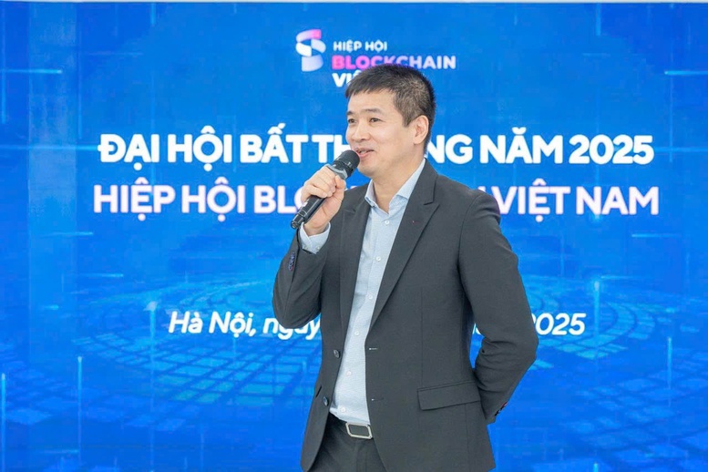 &Ocirc;ng Phan Đức Trung - Chủ tịch&nbsp;Hiệp hội Blockchain v&agrave; T&agrave;i sản số Việt Nam ph&aacute;t biểu tại Đại hội.