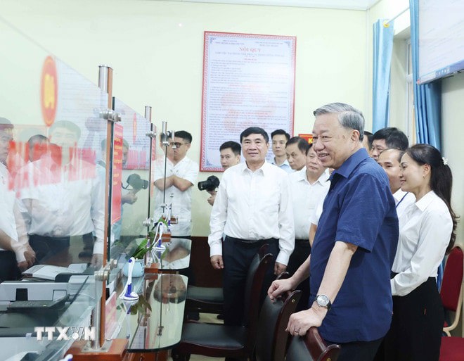 Tổng Bí thư Tô Lâm thăm kiểm tra Trung tâm phục vụ hành chính công xã Si Pa Phìn, Điện Biên. Ảnh: Thống Nhất/TTXVN. 