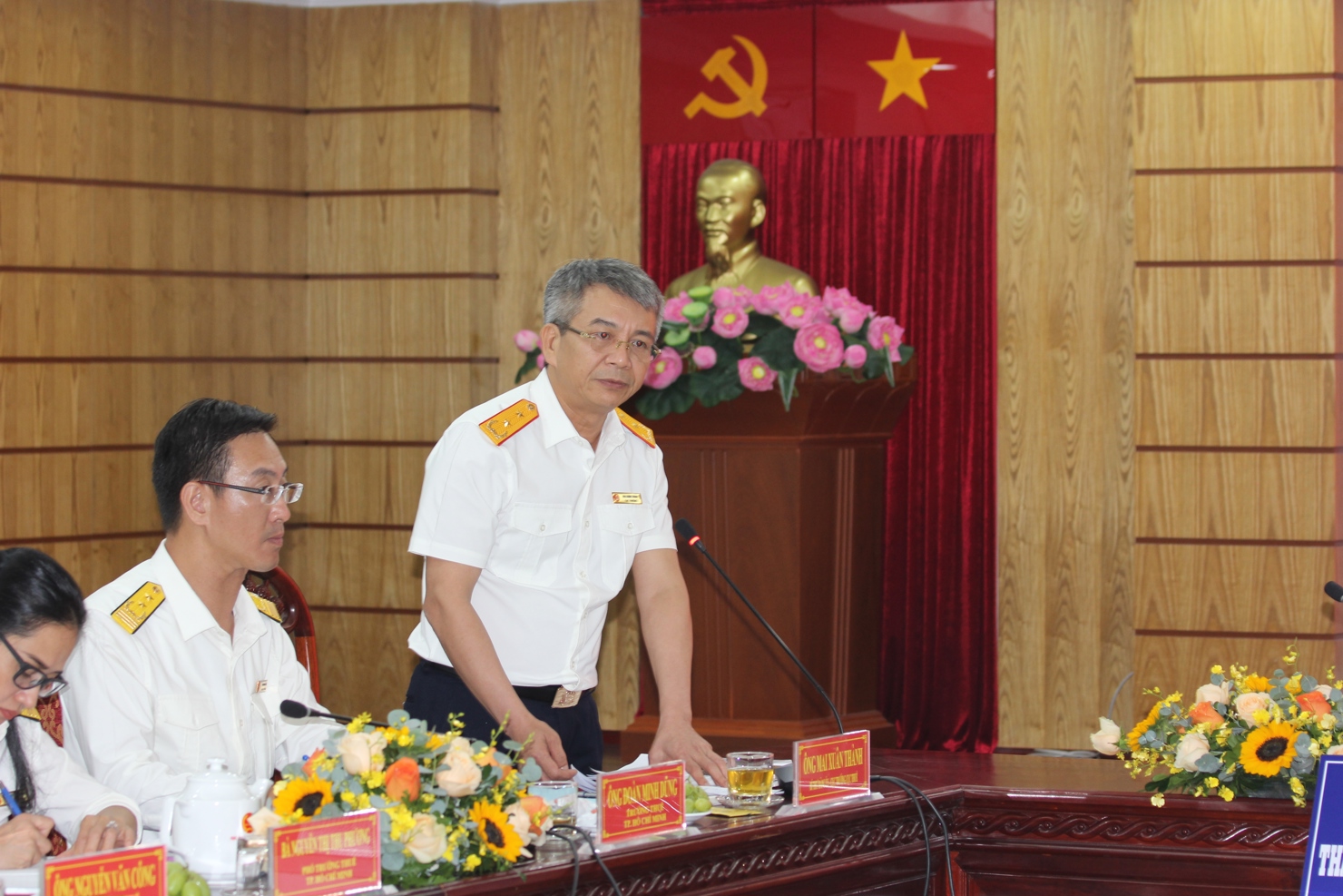 Cục trưởng cục Thuế Mai Xu&acirc;n Th&agrave;nh tiếp thu &yacute; kiến chỉ đạo của Bộ trưởng nguyễn Văn Thắng