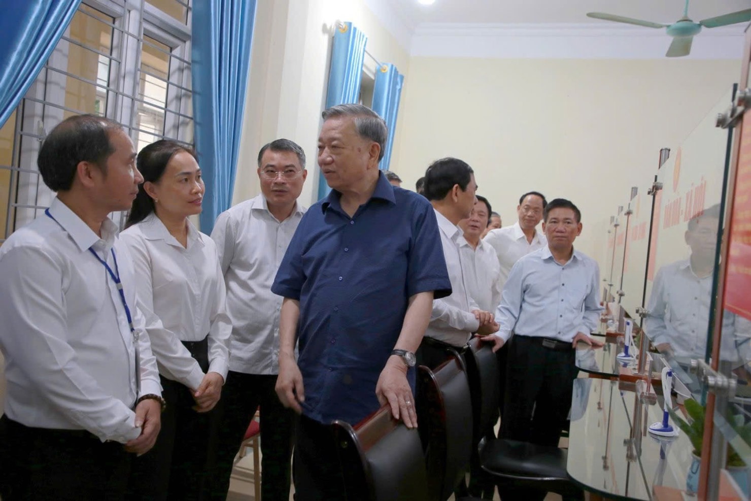 Tổng Bí thư Tô Lâm thăm kiểm tra Trung tâm phục vụ hành chính công xã Si Pa Phìn, Điện Biên. 