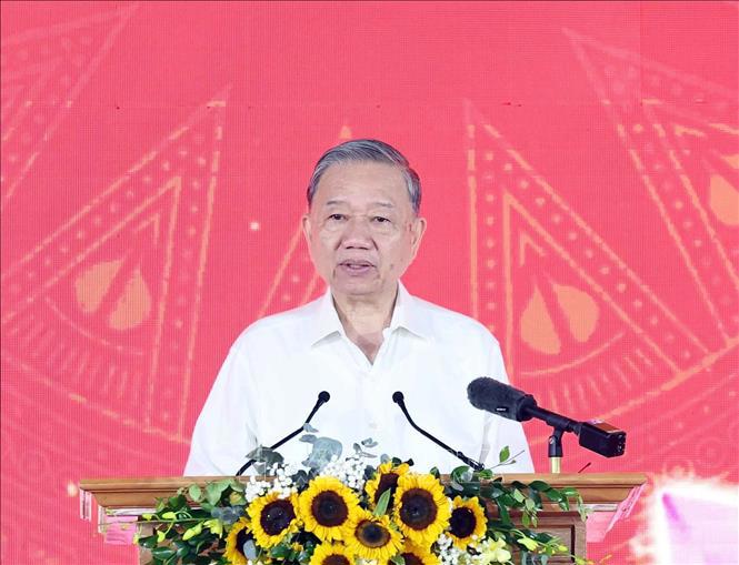 Tổng Bí thư Tô Lâm phát biểu tại Lễ khởi công Trường liên cấp Tiểu học, Trung học cơ sở xã Si Pa Phìn, tỉnh Điện Biên - Ảnh: TTXVN. 