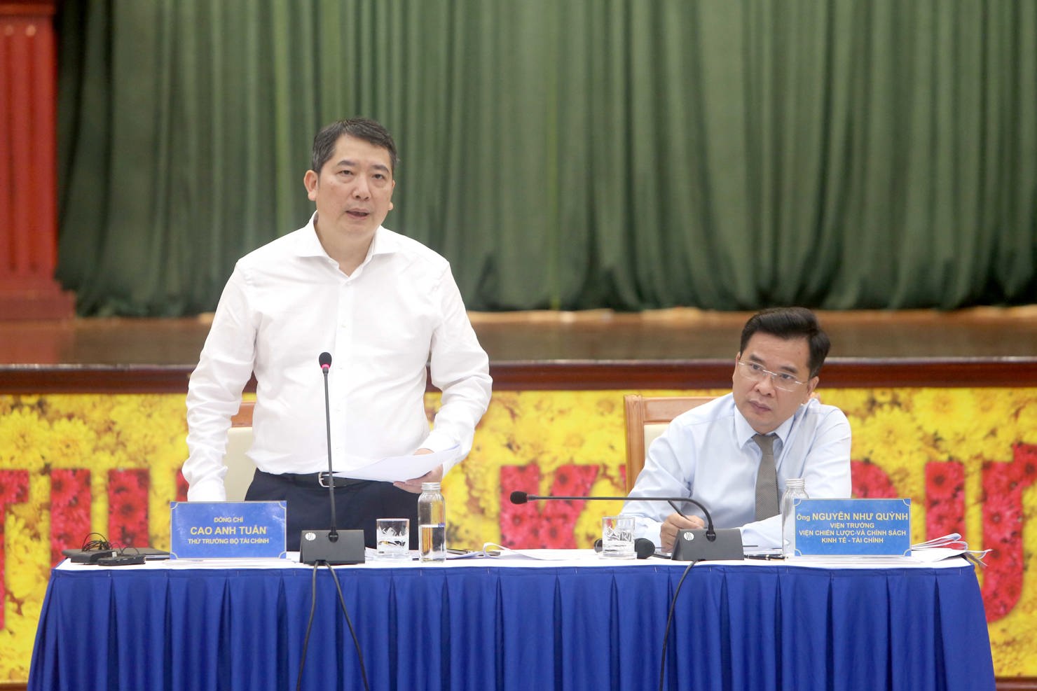 Thứ trưởng Bộ T&agrave;i ch&iacute;nh Cao Anh Tuấn chủ tr&igrave; Hội thảo.