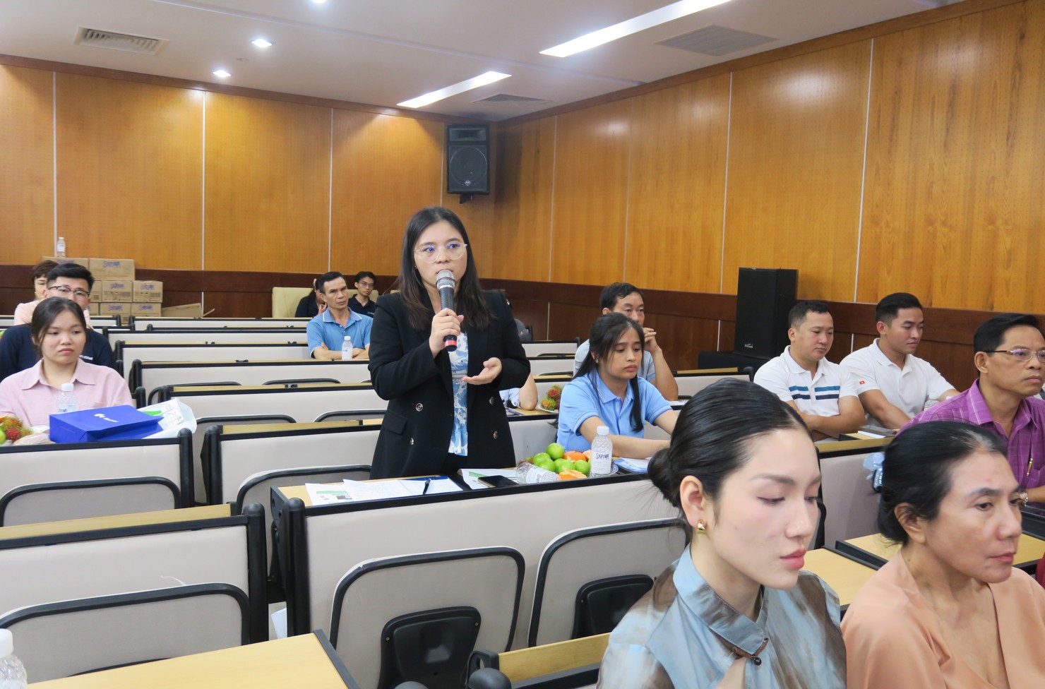 HKD n&ecirc;u c&acirc;u hỏi "mua rau củ quả, n&ocirc;ng sản trực tiếp từ n&ocirc;ng d&acirc;n th&igrave; c&aacute;ch t&iacute;nh thuế như thế n&agrave;o?". Ảnh: Đức Mỹ