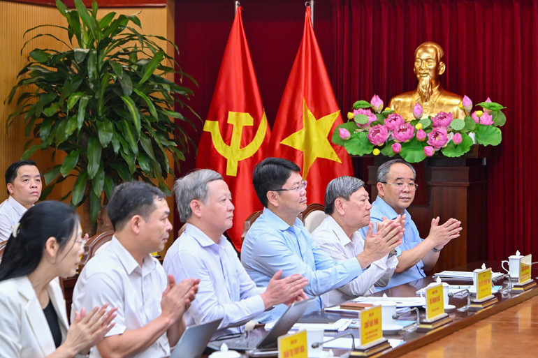 Các đại biểu đoàn Trung ương tại buổi làm việc.