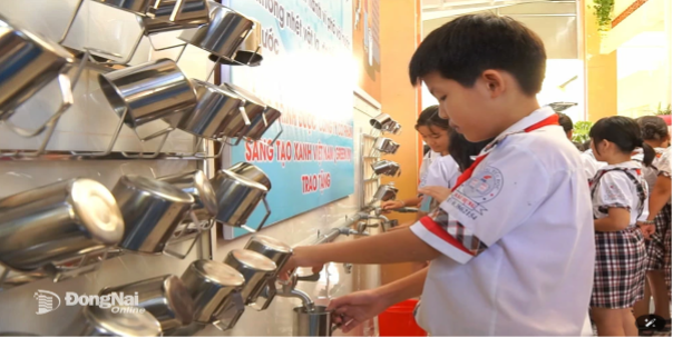Đầu năm 2025, GREEN IN đã trao tặng hệ thống lọc nước bằng năng lượng mặt trời cho Trường tiểu học Bàu Phụng, tỉnh Đồng Nai.
