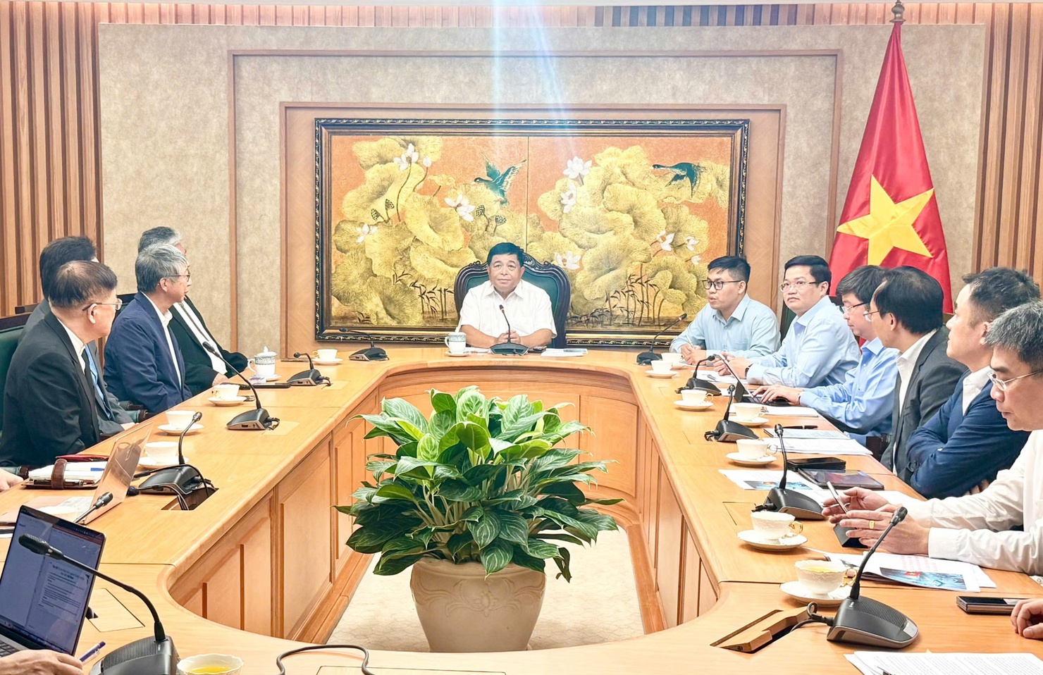 Phó Thủ tướng giao Bộ Tài chính nghiên cứu hình thành các trung tâm nghiên cứu và R&D bán dẫn tại Việt Nam.
