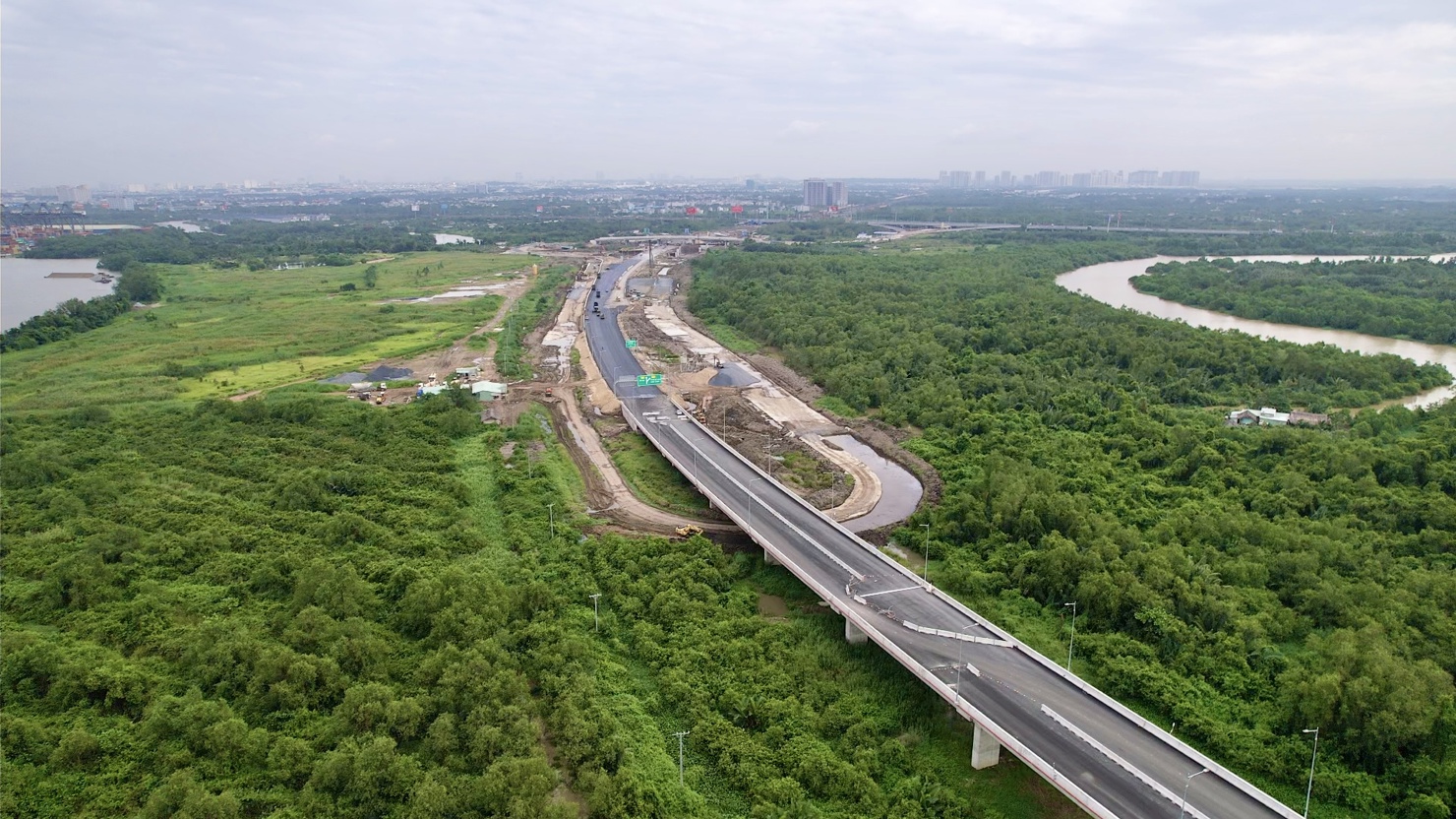 Đoạn Vành đai 3 từ cầu Nhơn Trạch ra nút giao HUD. Ảnh: Mỹ Quỳnh