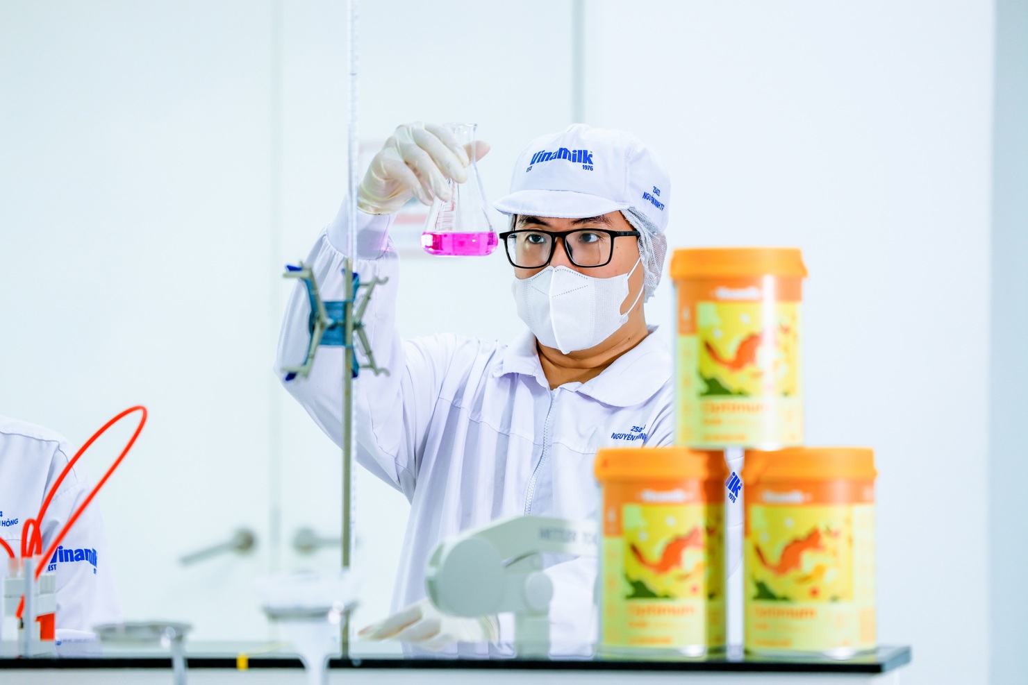 Đẩy mạnh hoạt động nghi&ecirc;n cứu v&agrave; ph&aacute;t triển, đổi mới sản phẩm, Vinamilk ti&ecirc;n phong đưa đột ph&aacute; 6 HMO v&agrave;o giải ph&aacute;p dinh dưỡng cho trẻ. Ảnh: Nguyễn Ho&agrave;ng
