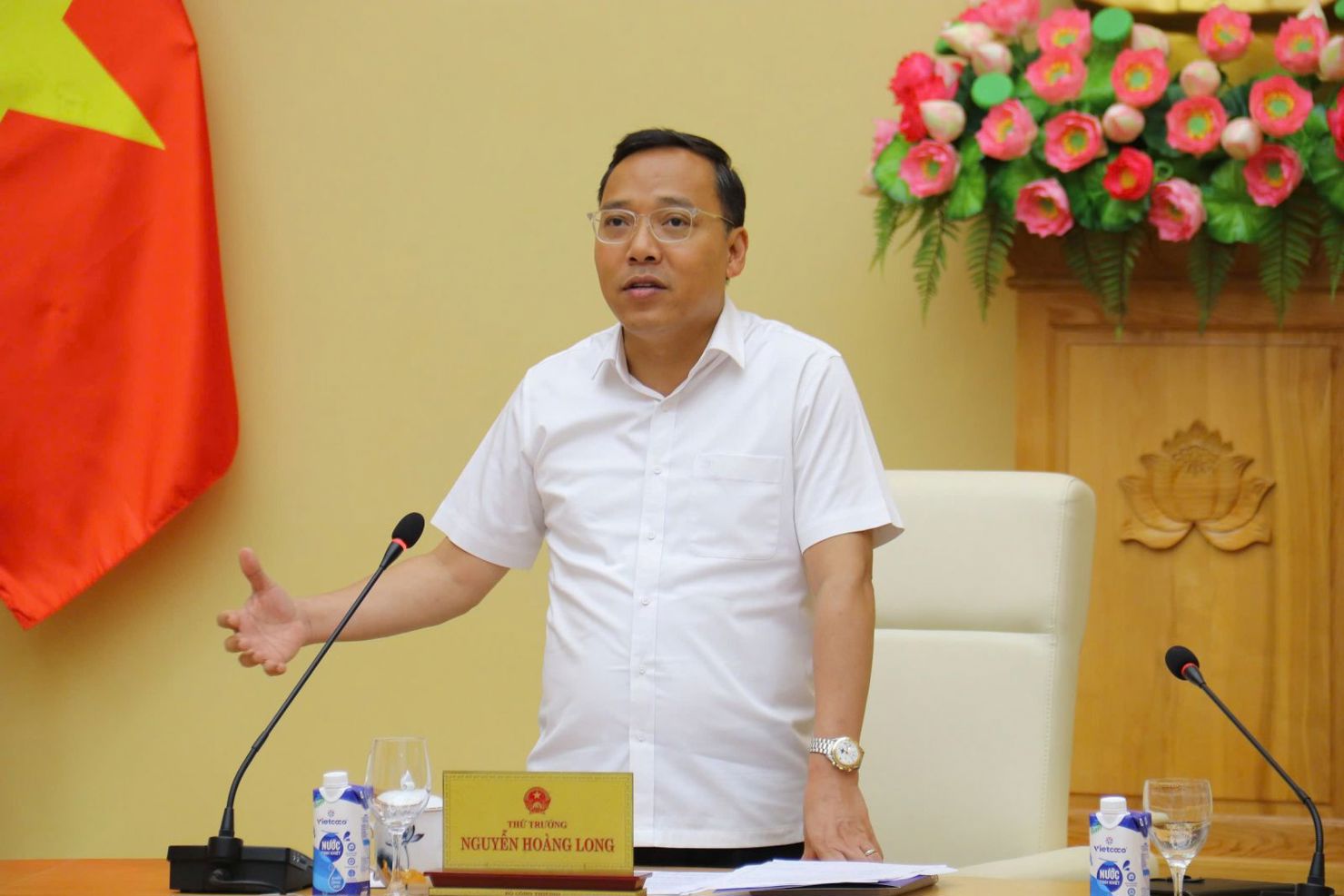 Thứ trưởng Công thương Nguyễn Hoàng Long phát biểu tại cuộc họp