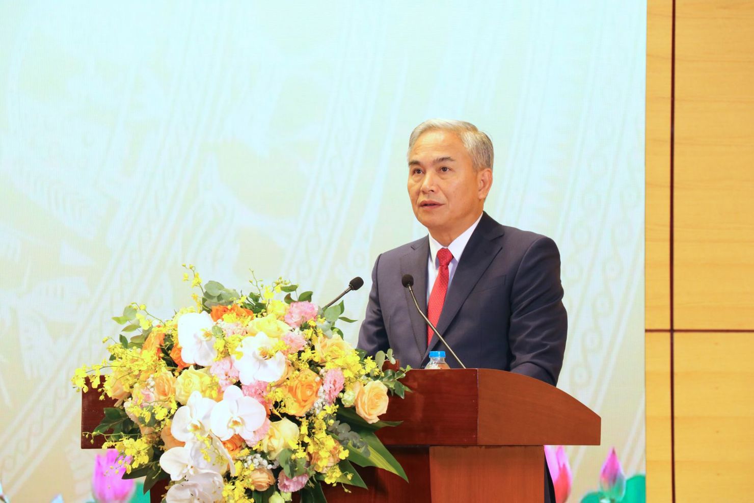 Ông Vũ Anh Tuấn, Tổng giám đốc kiêm Chủ tịch Hội đồng Thi đua khen thưởng Tập đoàn Công nghiệp Than - Khoáng sản Việt Nam phát biểu tại Đại hội