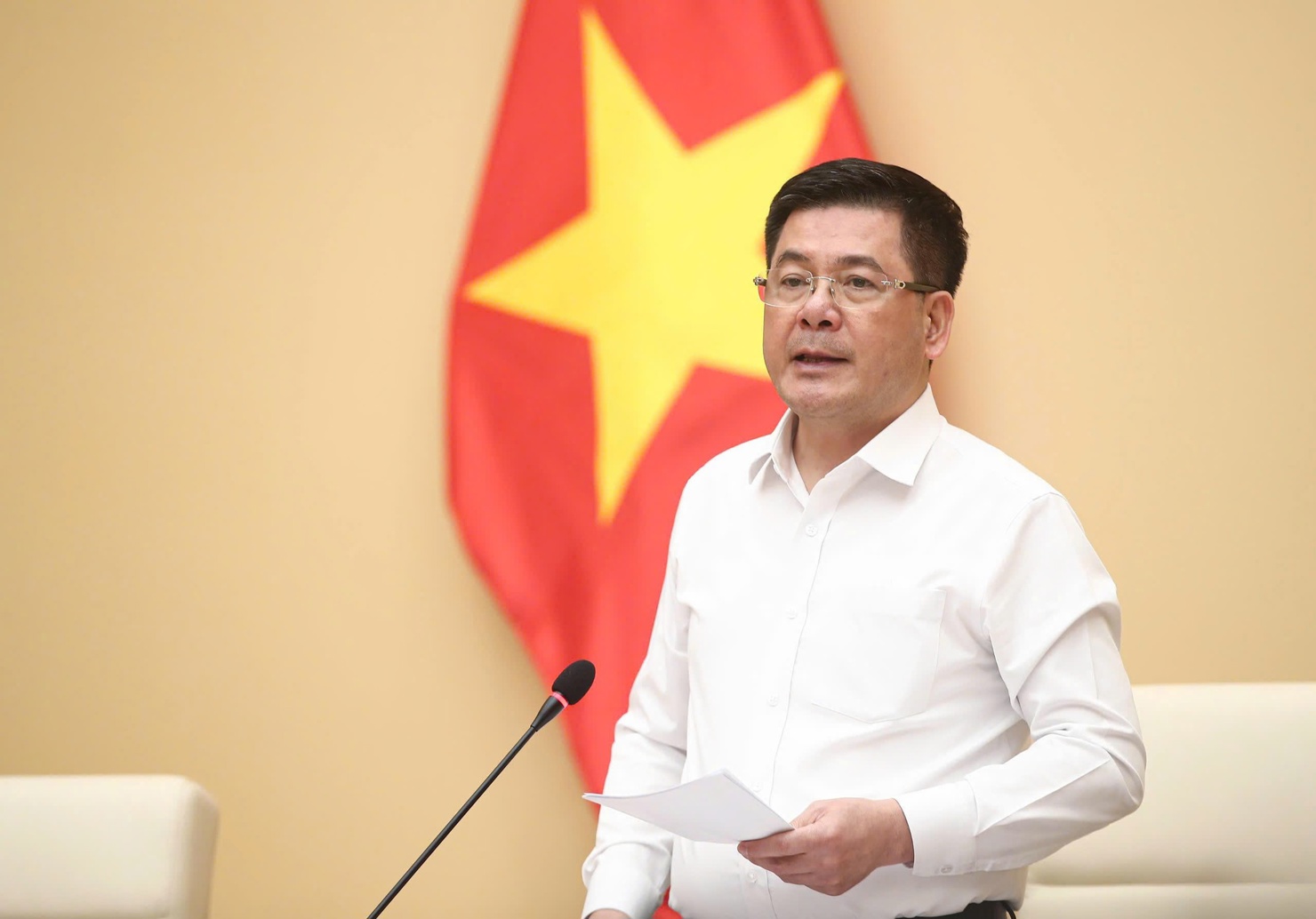 Bộ trưởng Bộ Công Thương Nguyễn Hồng Diên chủ trì Hội nghị.