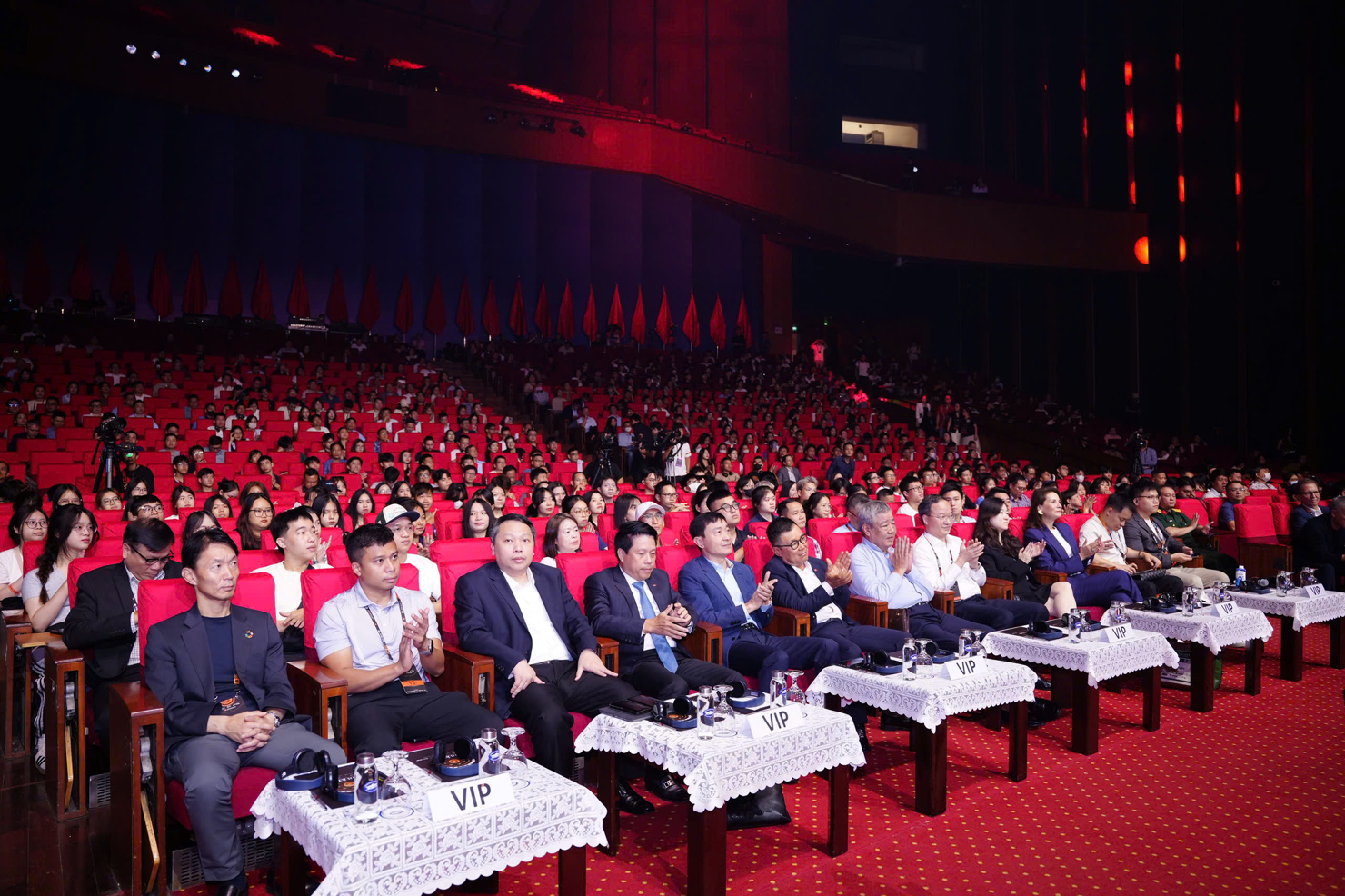 Toàn cảnh buổi khai mạc Tuần lễ Công nghệ. 
