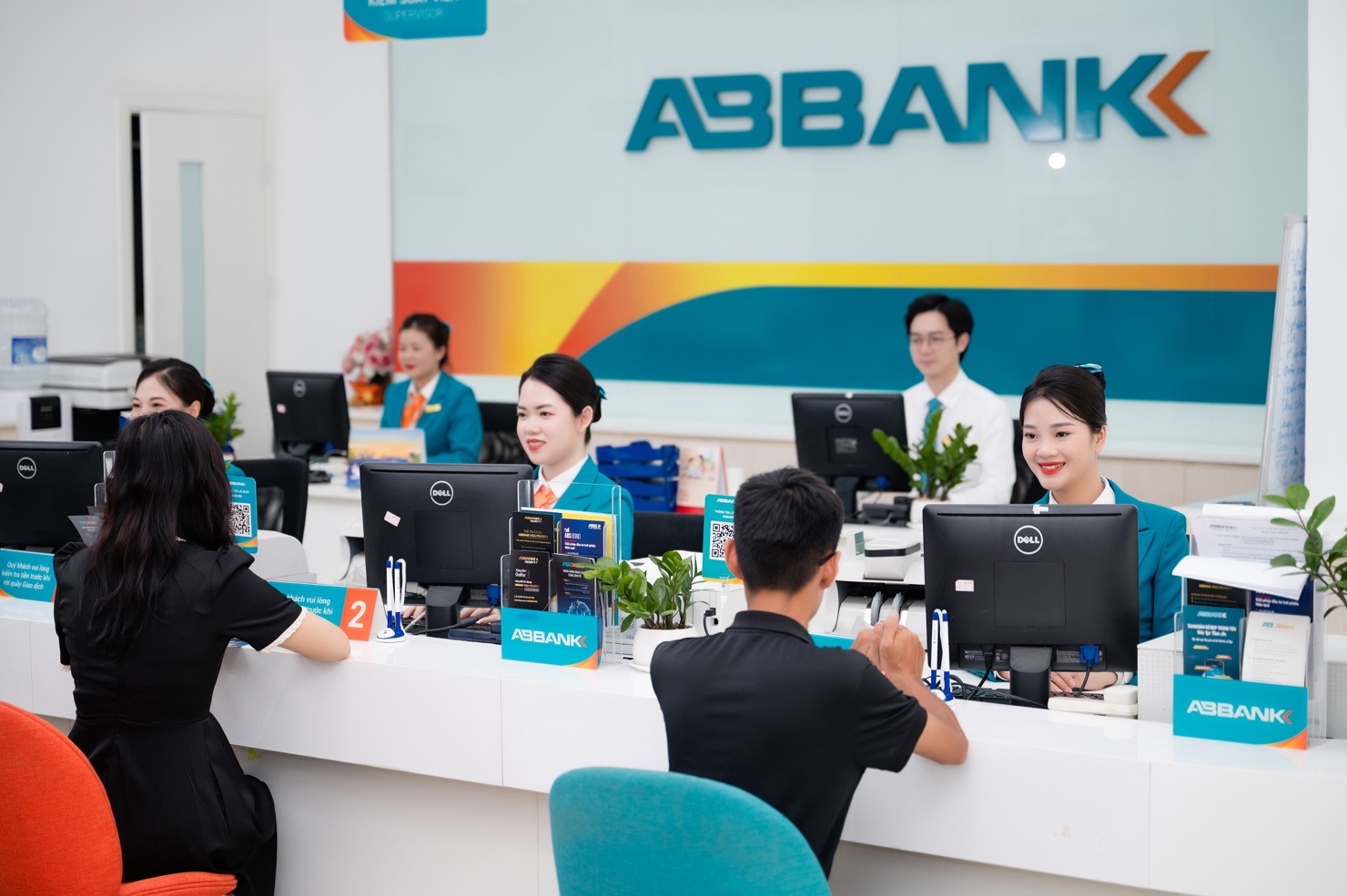 Lợi nhuận trước thuế tại cuối quý 2/2025 của ABBANK đạt 1.669 tỷ đồng.