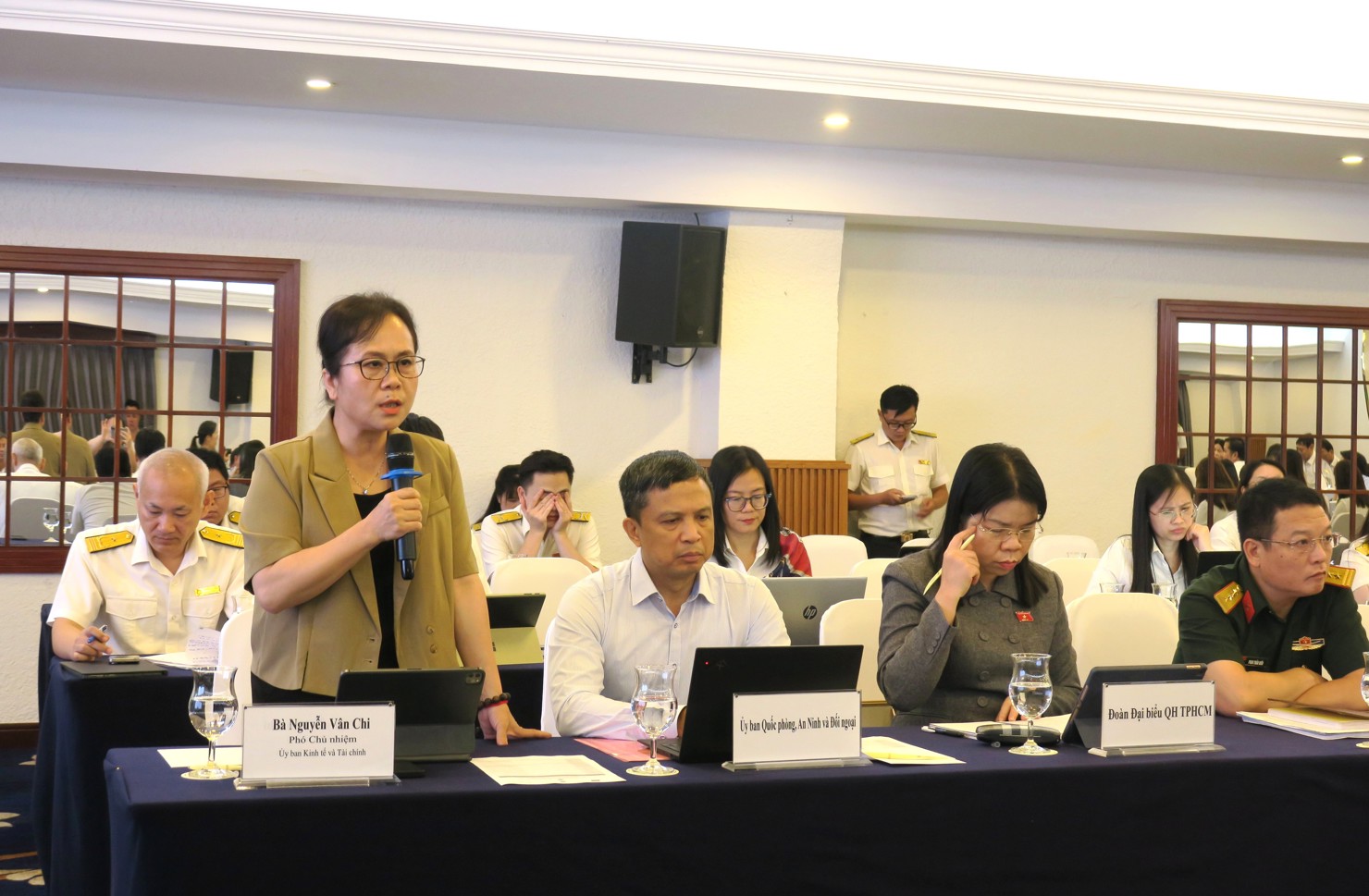 B&agrave; Nguyễn V&acirc;n Chi, Ph&oacute; Chủ nhiệm Ủy ban Kinh tế v&agrave; T&agrave;i ch&iacute;nh của Quốc hội ph&aacute;t biểu. Ảnh: Đức Mỹ