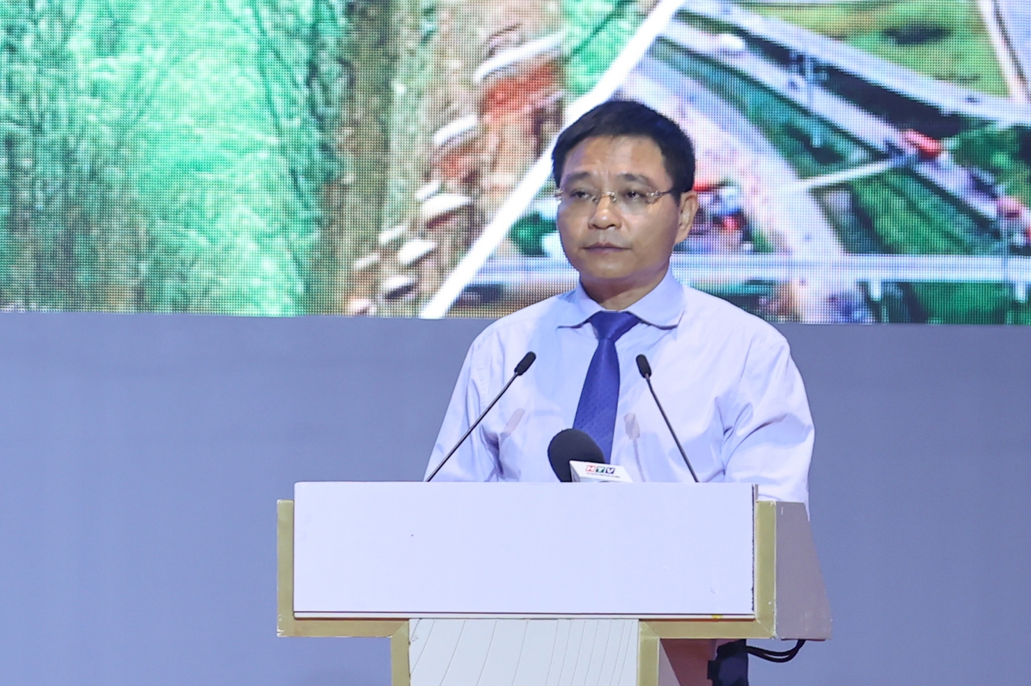 Bộ trưởng Bộ Tài chính Nguyễn Văn Thắng phát biểu tại hội nghị. Ảnh: VGP