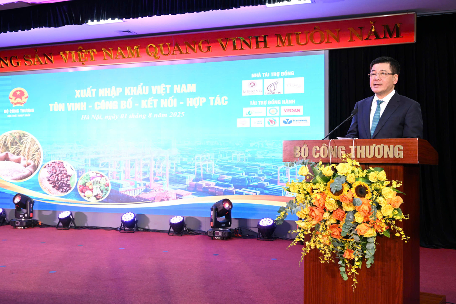 Bộ trưởng&nbsp;Bộ C&ocirc;ng thương Nguyễn Hồng Di&ecirc;n ph&aacute;t biểu tại sự kiện.