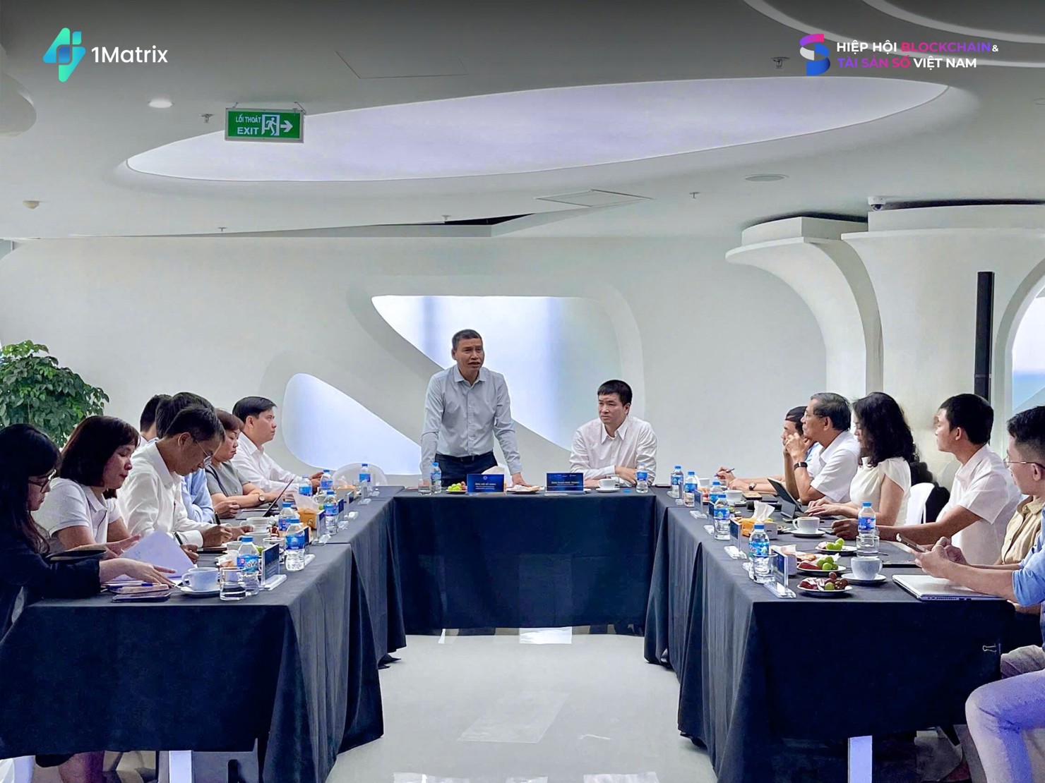 &Ocirc;ng Hồ Kỳ Minh, Ph&oacute; Chủ tịch Thường trực UBND TP. Đ&agrave; Nẵng b&agrave;y tỏ sự ủng hộ với Mạng VBSN v&agrave; c&aacute;c nỗ lực m&agrave; C&ocirc;ng ty 1Matrix, VBA đang thực hiện.