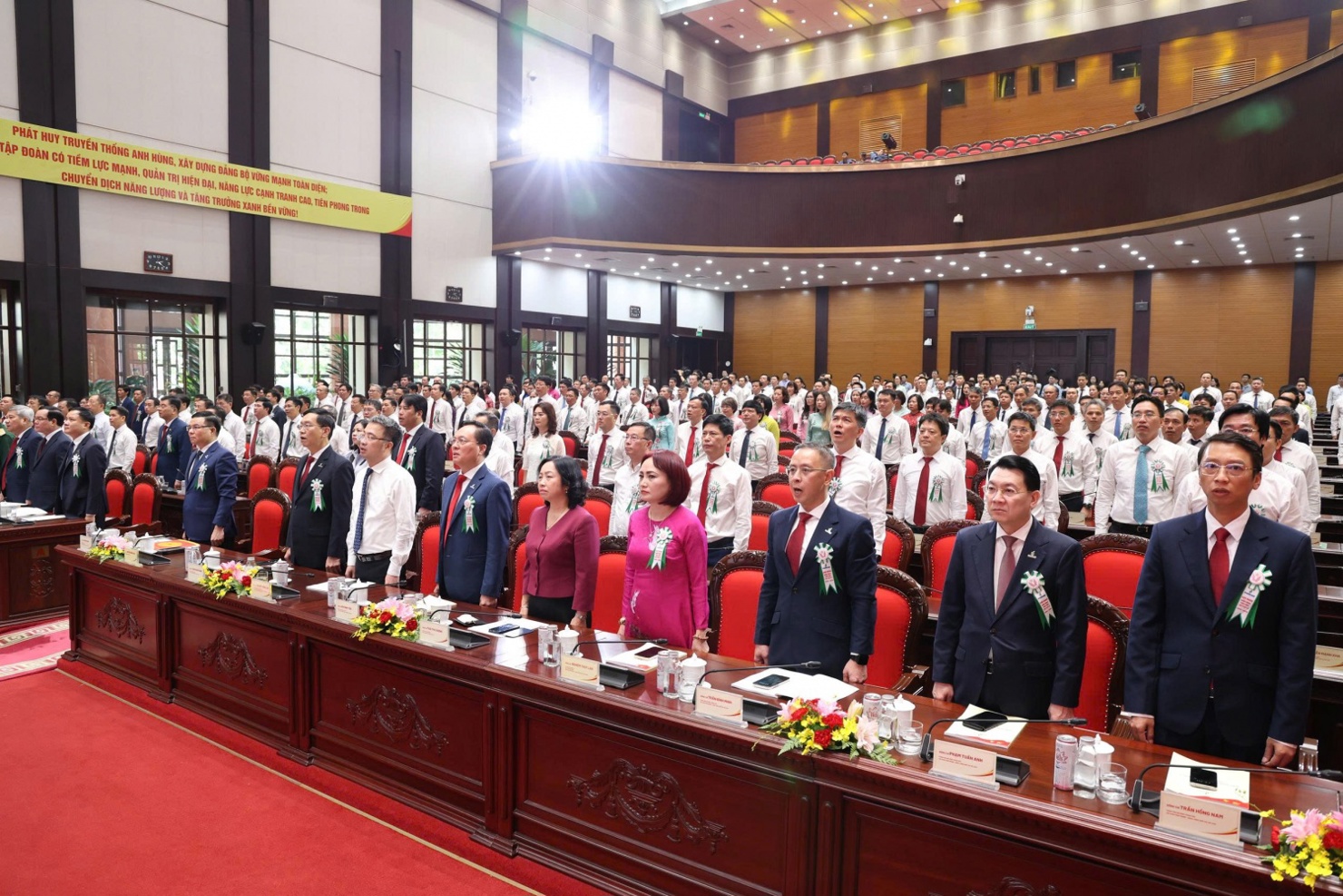Hội nghị điển hình tiên tiến Petrovietnam lần thứ VI đã vinh danh 15 tập thể và 50 cá nhân điển hình tiên tiến giai đoàn 2020-2024.