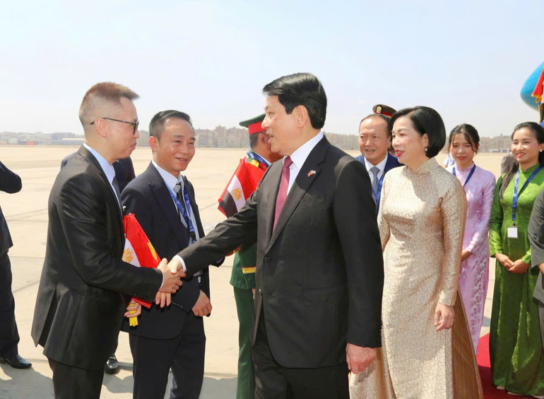 Chủ tịch nước Lương Cường đến Cairo, bắt đầu chuyến thăm cấp Nh&agrave; nước Cộng h&ograve;a Arab Ai Cập. (Ảnh: Xu&acirc;n Kỳ)