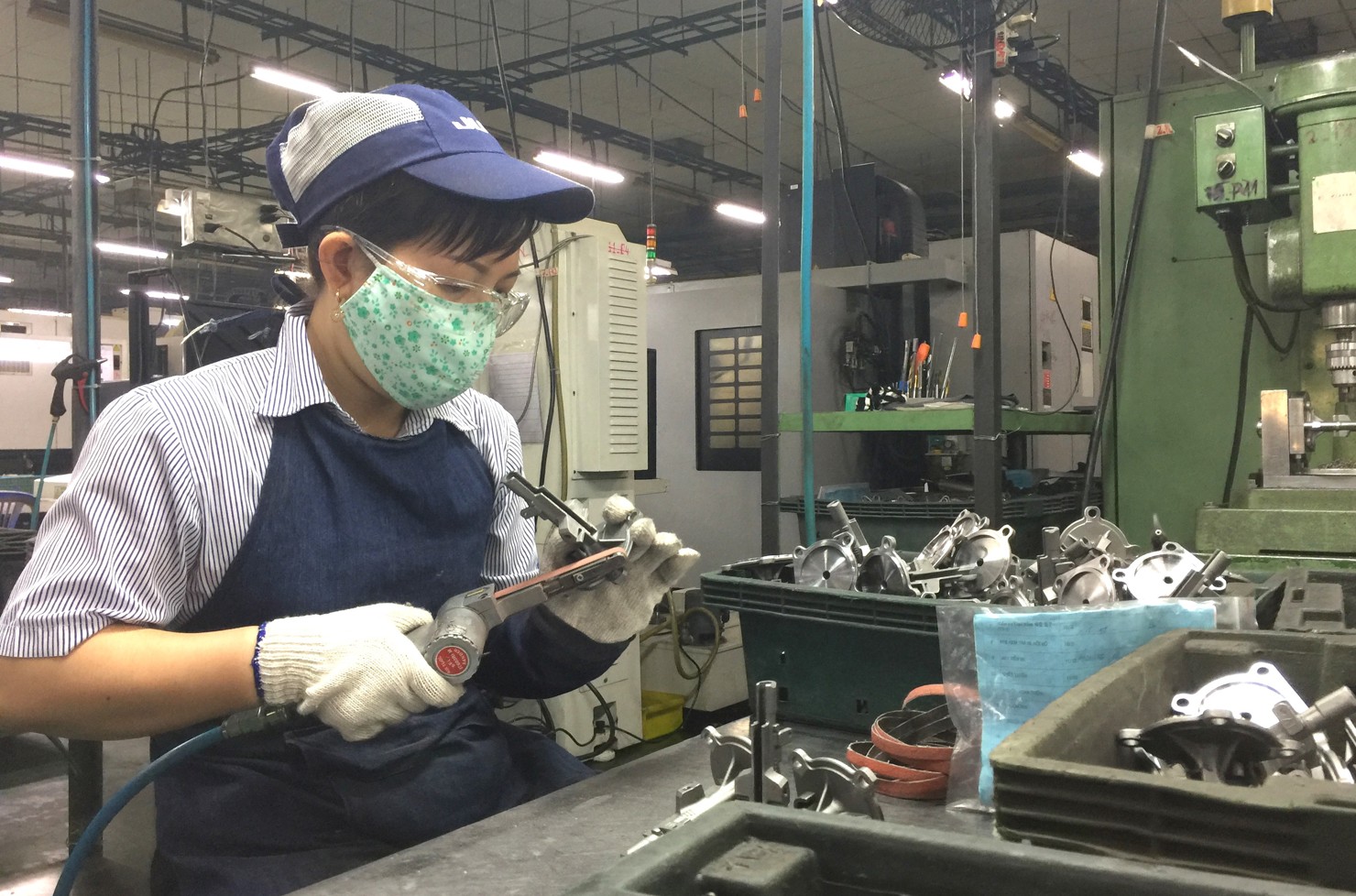 Sản xuất tại công ty Juki, KCX Tân Thuận, TP. Hồ Chí Minh. Ảnh: Phạm Thọ