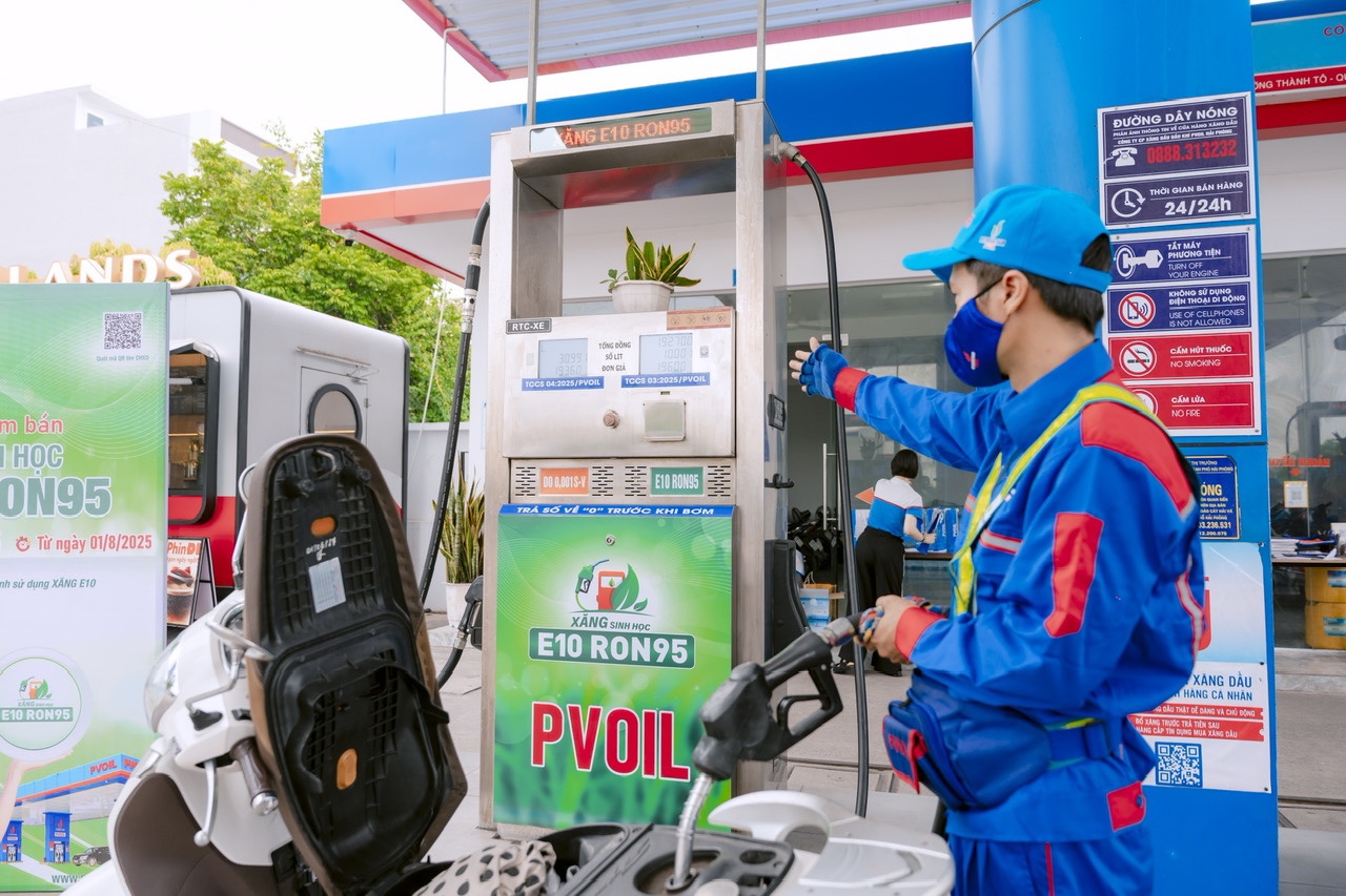 PVOIL c&oacute; gần 900 cửa h&agrave;ng b&aacute;n xăng&nbsp;