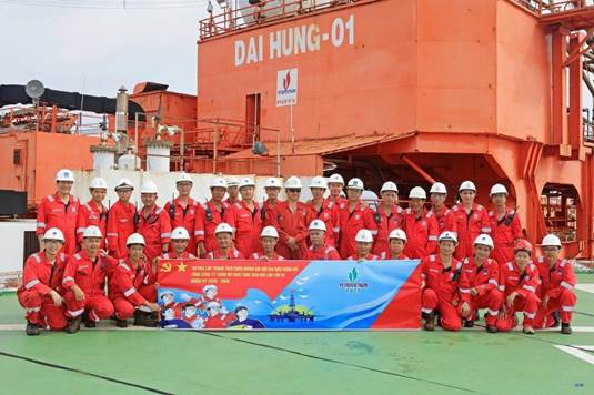 Người lao động Petrovietnam thi đua lập thành tích chào mừng Đại hội Đảng bộ các cấp trên các công trình trọng điểm.