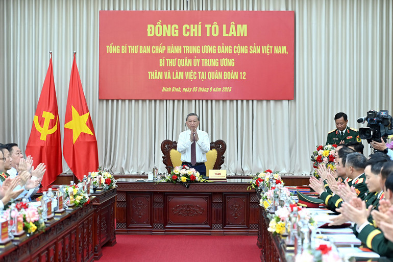 Tổng Bí thư Tô Lâm chủ trì làm việc với Quân đoàn 12 (Bộ Quốc phòng). (Ảnh: ĐĂNG KHOA). 