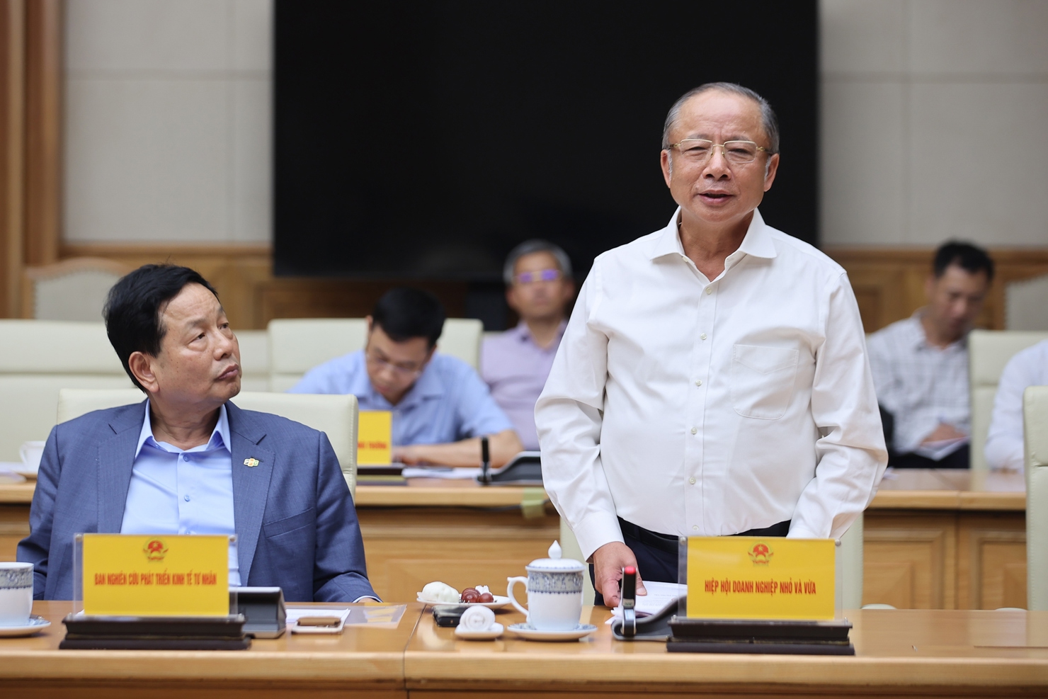 Chủ tịch Hiệp hội Doanh nghiệp nhỏ v&agrave; vừa Nguyễn Văn Th&acirc;n ph&aacute;t biểu tại phi&ecirc;n họp. Ảnh: VGP
