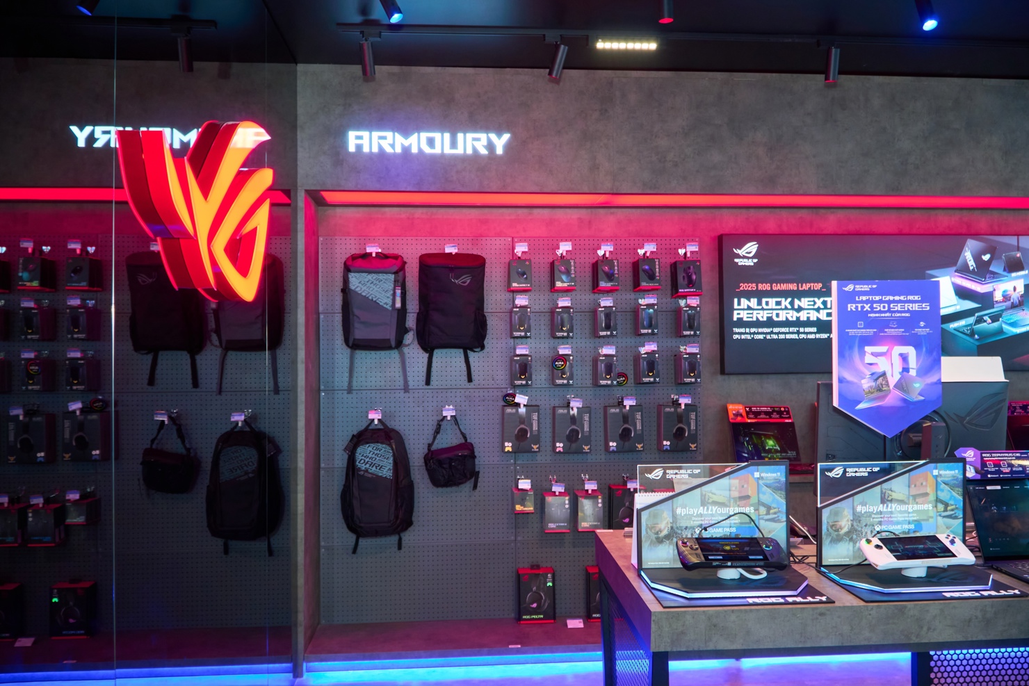 Việc mở rộng mô hình ASUS Exclusive Store diễn ra trong bối cảnh người tiêu dùng Việt Nam ngày càng ưu tiên yếu tố trải nghiệm thực tế khi lựa chọn thiết bị công nghệ.