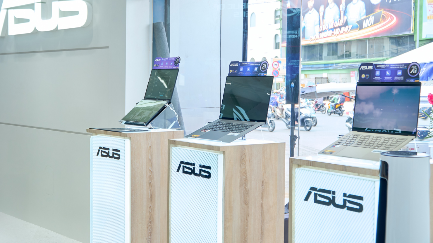Sau Hà Nội, ASUS tiếp tục đưa mô hình ASUS Exclusive Store đến TP. Hồ Chí Minh (264 Nguyễn Thị Minh Khai). Đây là bước đi chiến lược của hãng nhằm cung cấp thêm “điểm chạm" trên hành trình mua sắm công nghệ trong bối cảnh người dùng Việt ngày càng ưu tiên trải nghiệm thực tế.