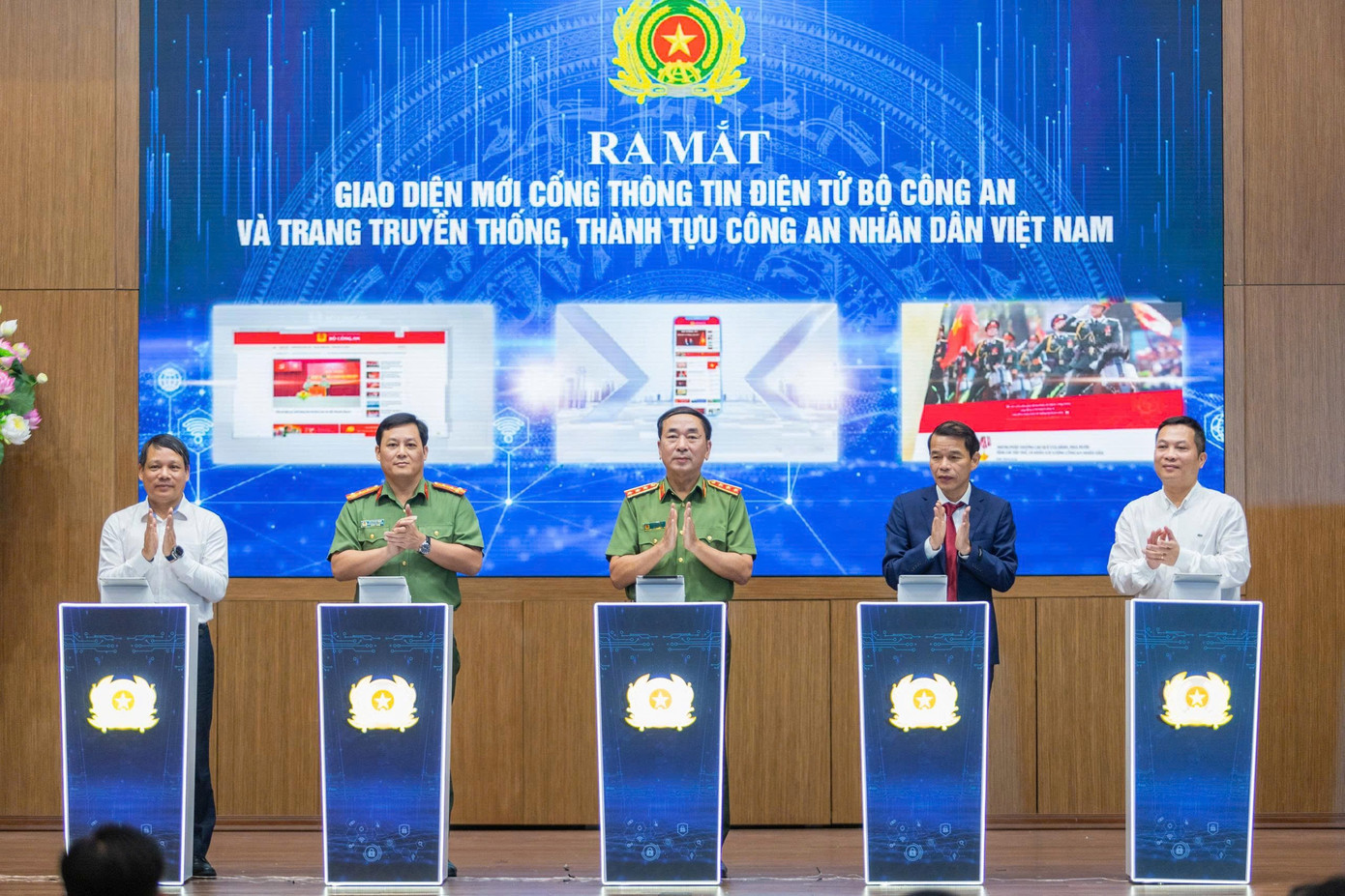 Chính thức ra mắt giao diện mới của Cổng thông tin điện tử Bộ Công an và Trang truyền thống, thành tựu Công an nhân dân Việt Nam. 