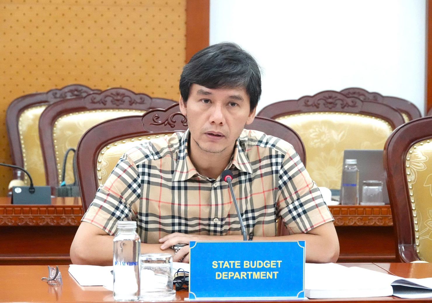 Đại diện Vụ Ng&acirc;n s&aacute;ch Nh&agrave; nước (Bộ T&agrave;i ch&iacute;nh, Việt Nam) cho biết,&nbsp;thể chế, ch&iacute;nh s&aacute;ch v&agrave; quản l&yacute; t&agrave;i ch&iacute;nh, Ng&acirc;n s&aacute;ch Nh&agrave; nước (NSNN) tại Việt Nam b&aacute;m s&aacute;t c&aacute;c chủ trương, định hướng của Đảng về mục ti&ecirc;u, nhiệm vụ t&agrave;i ch&iacute;nh - NSNN.