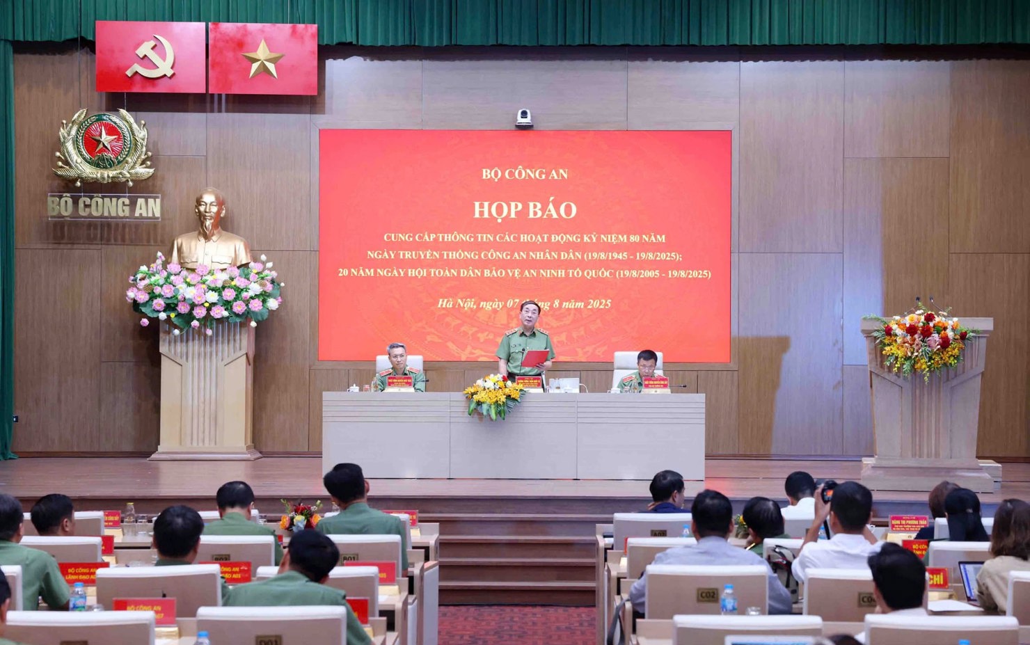 Thượng tướng Trần Quốc Tỏ - Thứ trưởng Bộ Công an chủ trì họp báo.
