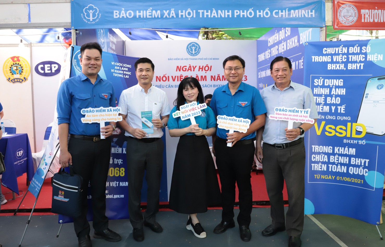 BHXH TP. Hồ Ch&iacute; Minh thường xuy&ecirc;n phối hợp c&aacute;c đơn vị tuy&ecirc;n truyền ch&iacute;nh s&aacute;ch BHXH, BHYT đến người d&acirc;n. Ảnh: Phạm Thọ