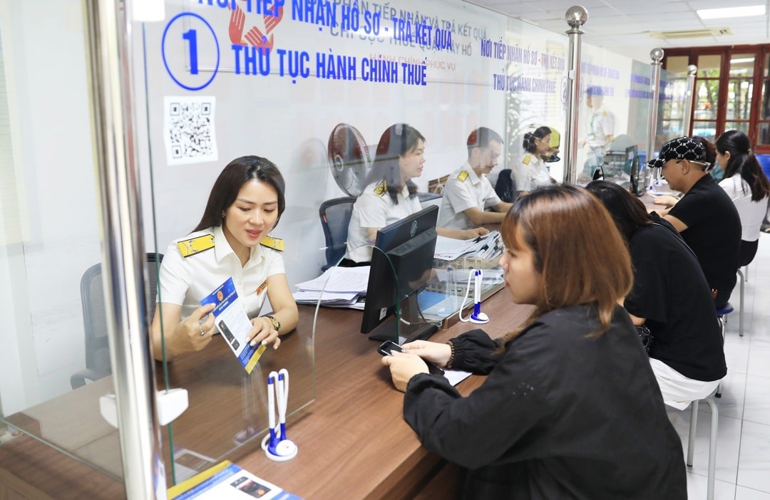 Phong tr&agrave;o thi đua đ&atilde; g&oacute;p phần tạo chuyển biến t&iacute;ch cực trong nhận thức v&agrave; h&agrave;nh vi của đội ngũ c&aacute;n bộ, c&ocirc;ng chức, vi&ecirc;n chức ng&agrave;nh T&agrave;i ch&iacute;nh.