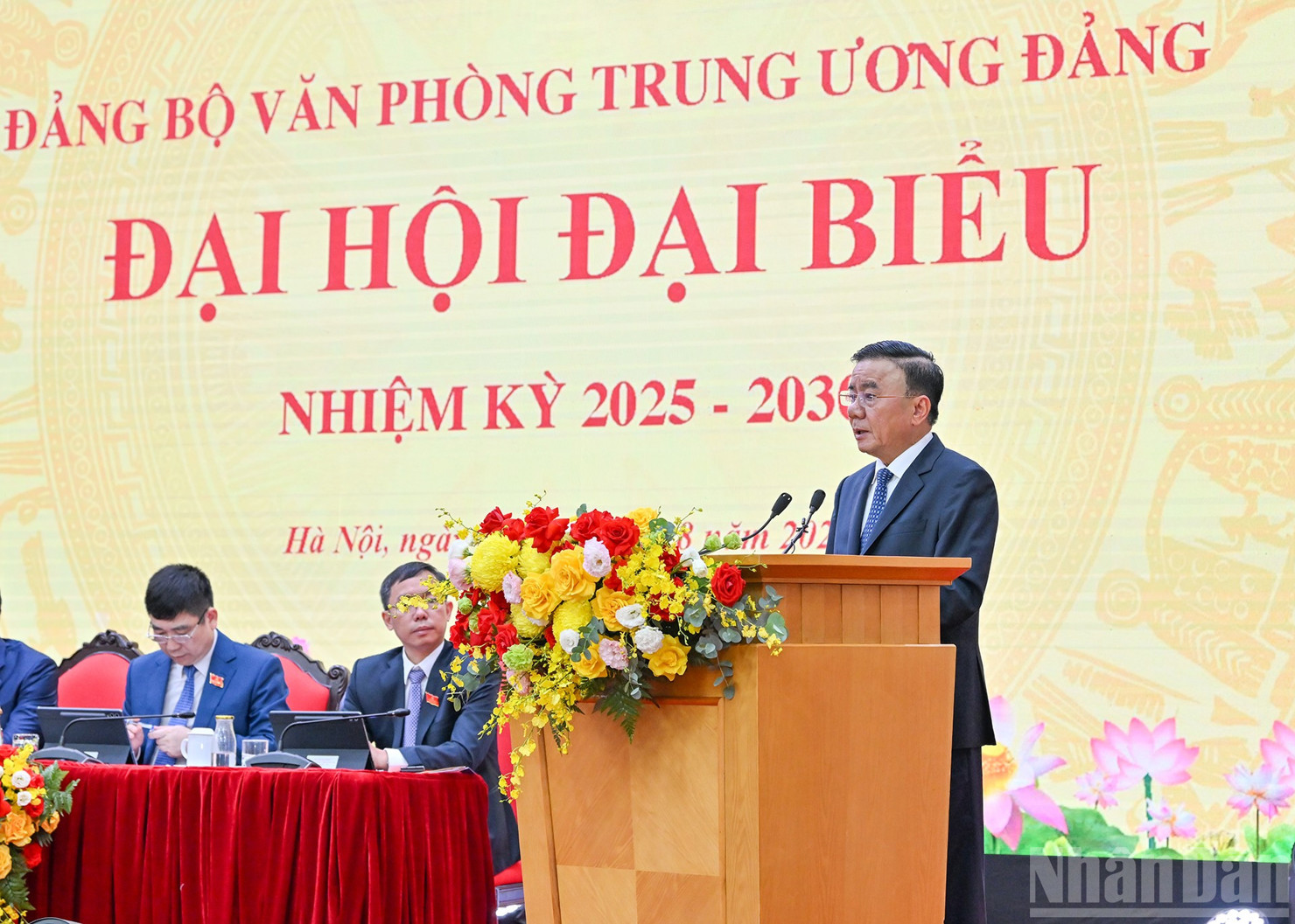 Thường trực Ban Bí thư Trần Cẩm Tú, Bí thư Đảng ủy các cơ quan Đảng Trung ương phát biểu chỉ đạo Đại hội - Ảnh: Báo Nhân dân. 