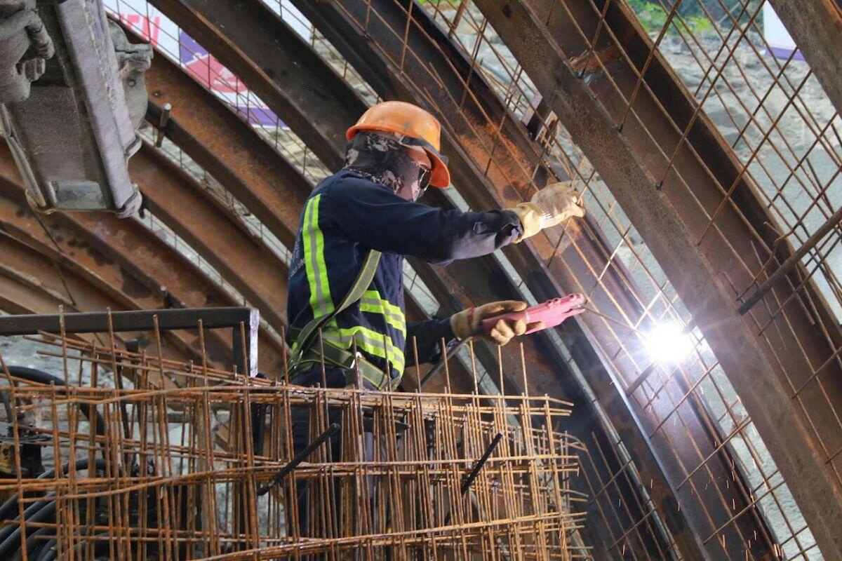 Đầu tư c&ocirc;ng tiếp tục l&agrave; động lực th&uacute;c đẩy tăng trưởng kinh tế.
